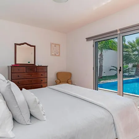 Ourmadeira - Sol E Mar, Spacious Villa Canico (Madeira)