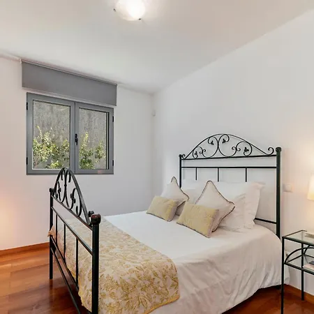 Villa Ourmadeira - Sol E Mar, Spacious Canico (Madeira)